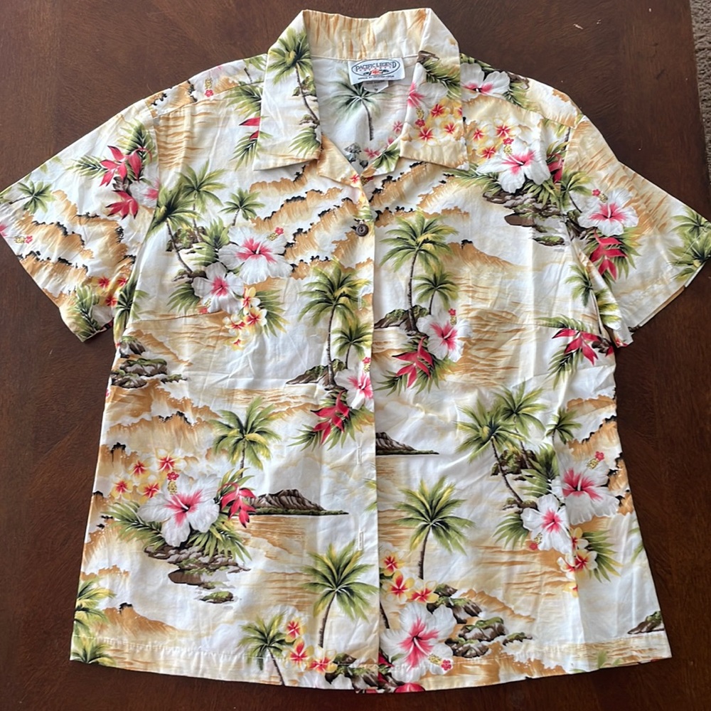 women’s Hawaiians-shirt 100% cotton button up size - M
